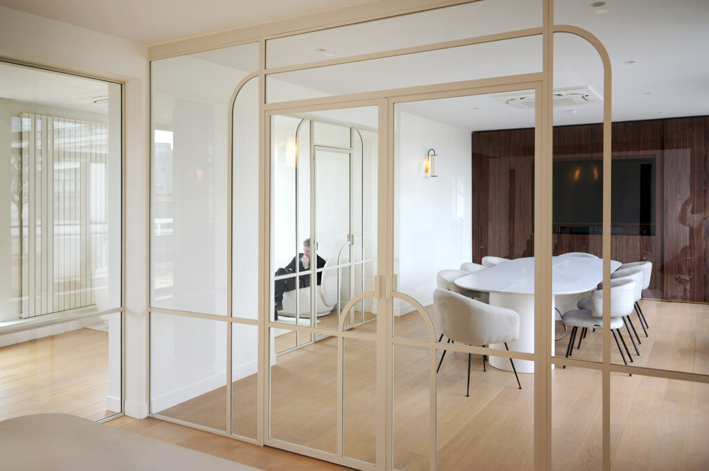 Advisor Paris porte verrière en acier sur mesure avec courbes Fabrication artisanale Française ARTMETA