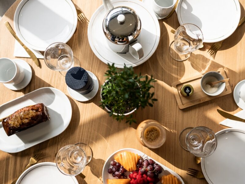 Dimensions table à manger : le guide pour 4, 6, 8, 10, 12 et 14 personnes