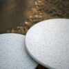 Duo de tables basses coquillage en terrazzo marin / Fabrication française