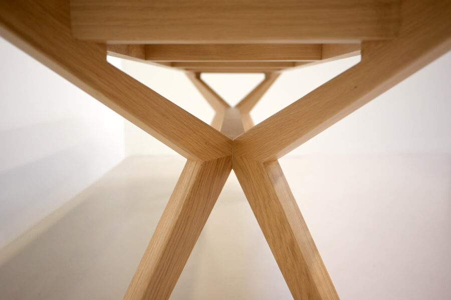 Pied de table en bois papillon