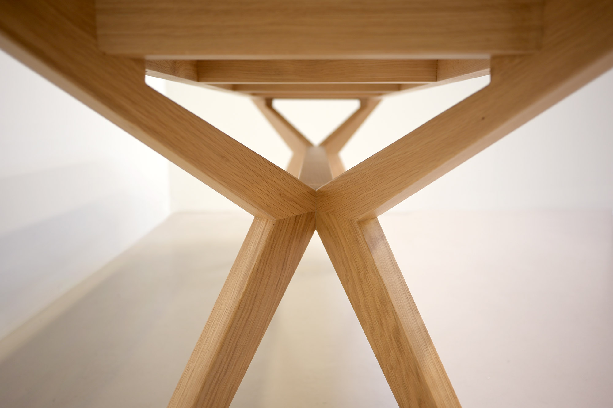 Pied de table en bois papillon