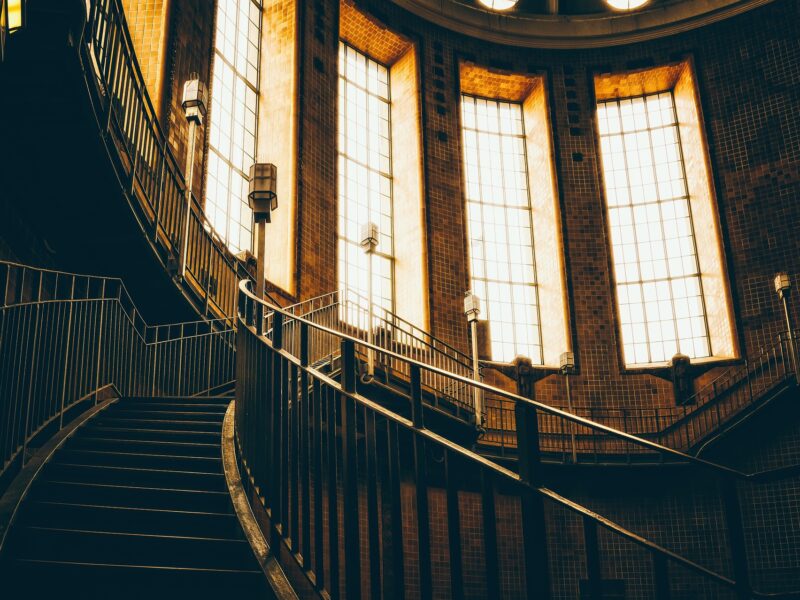 Quelles sont les solutions pour sécuriser les escaliers et prévenir les accidents ?