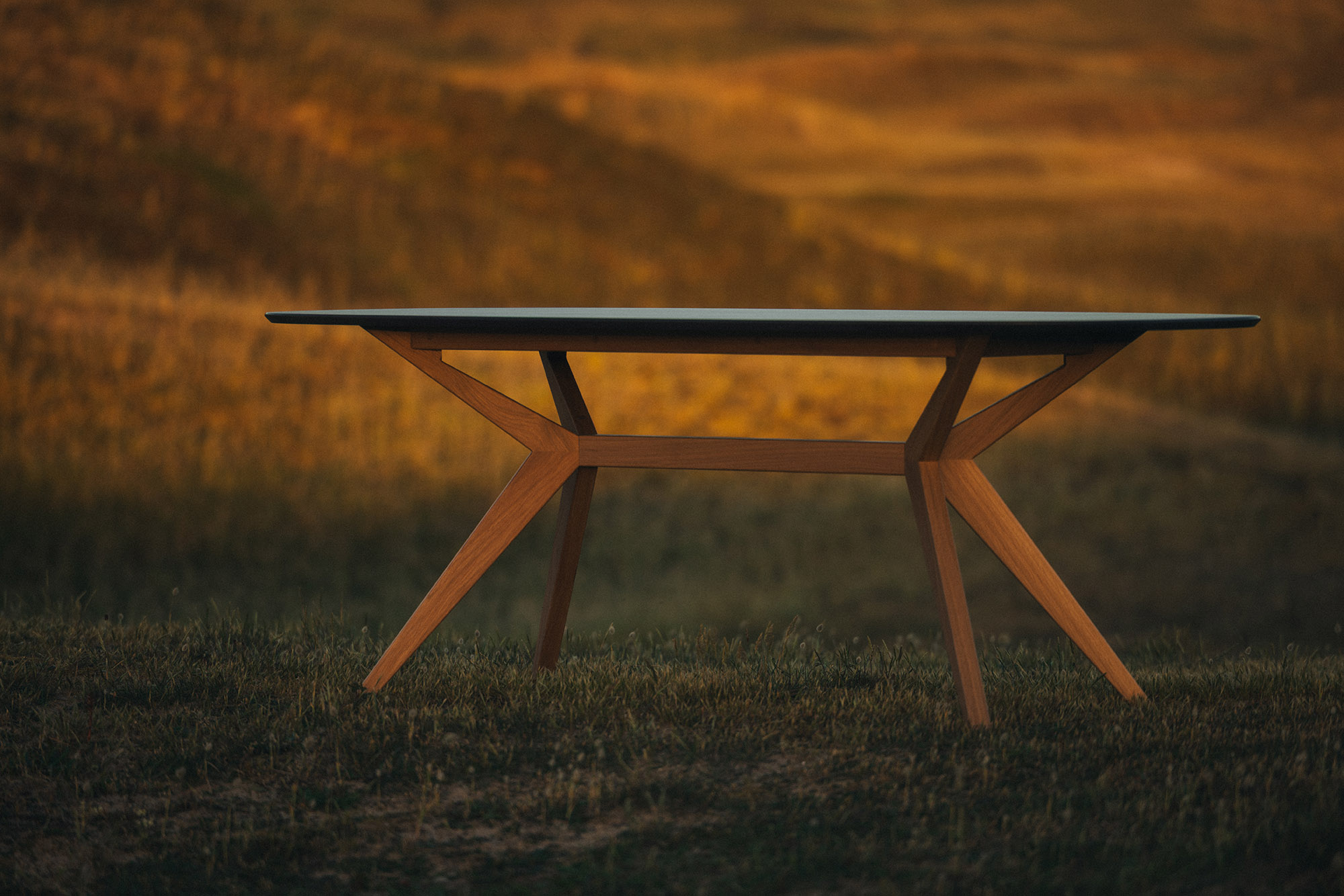 Table céramique pied bois Papillon Table céramique pied bois Papillon