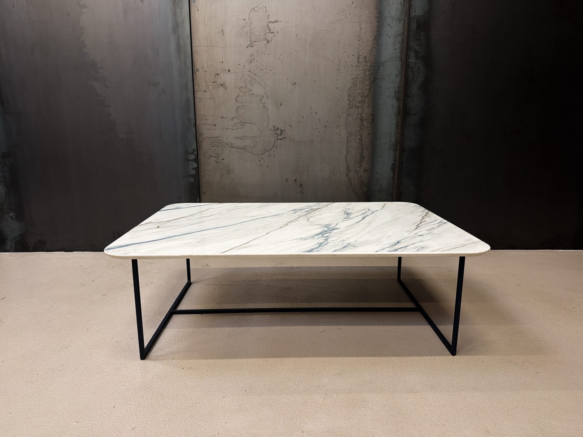 Table basse en céramique dekton Trance pieds en acier