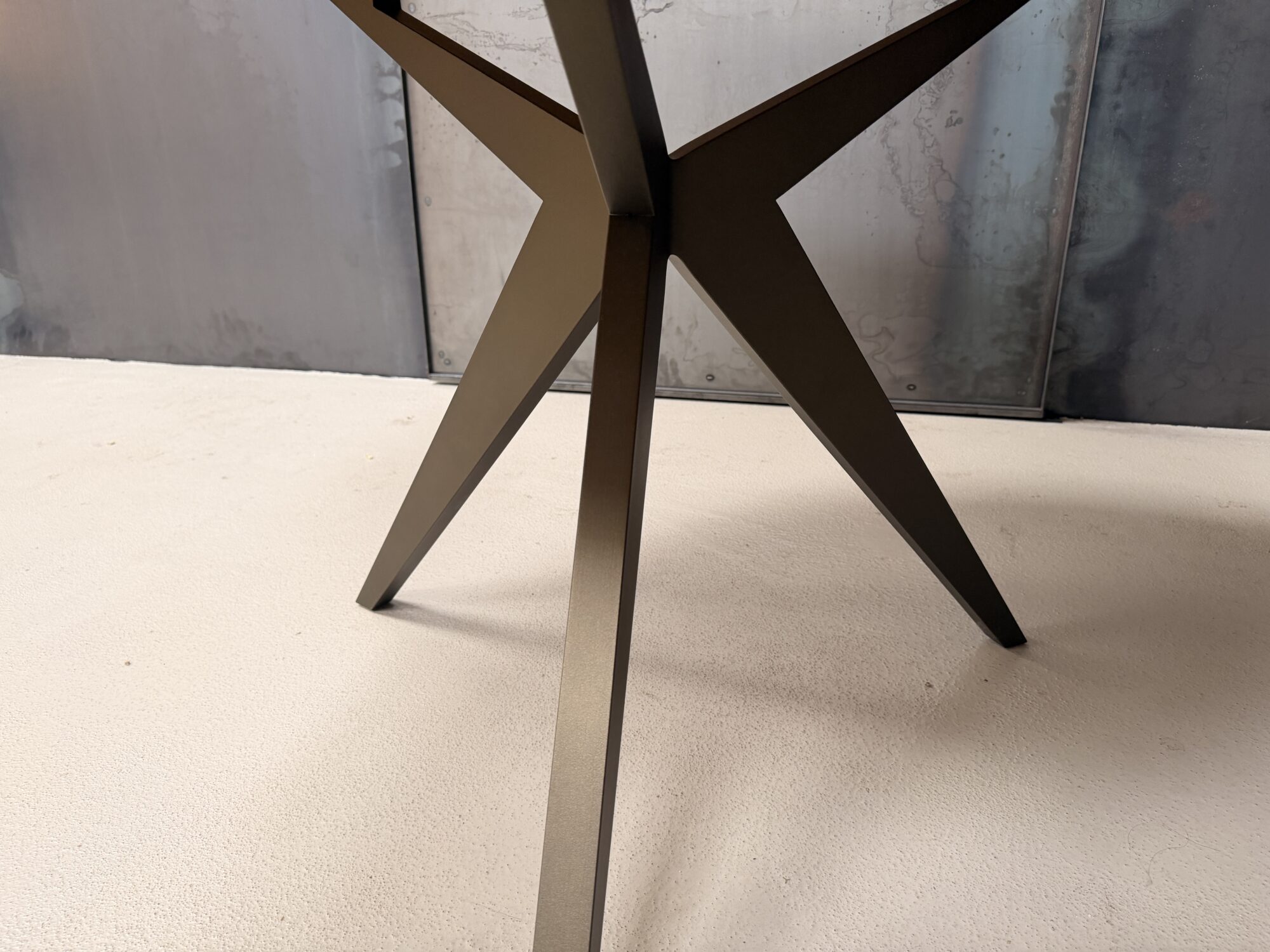 Table ronde bois massif 134 cm Papillon