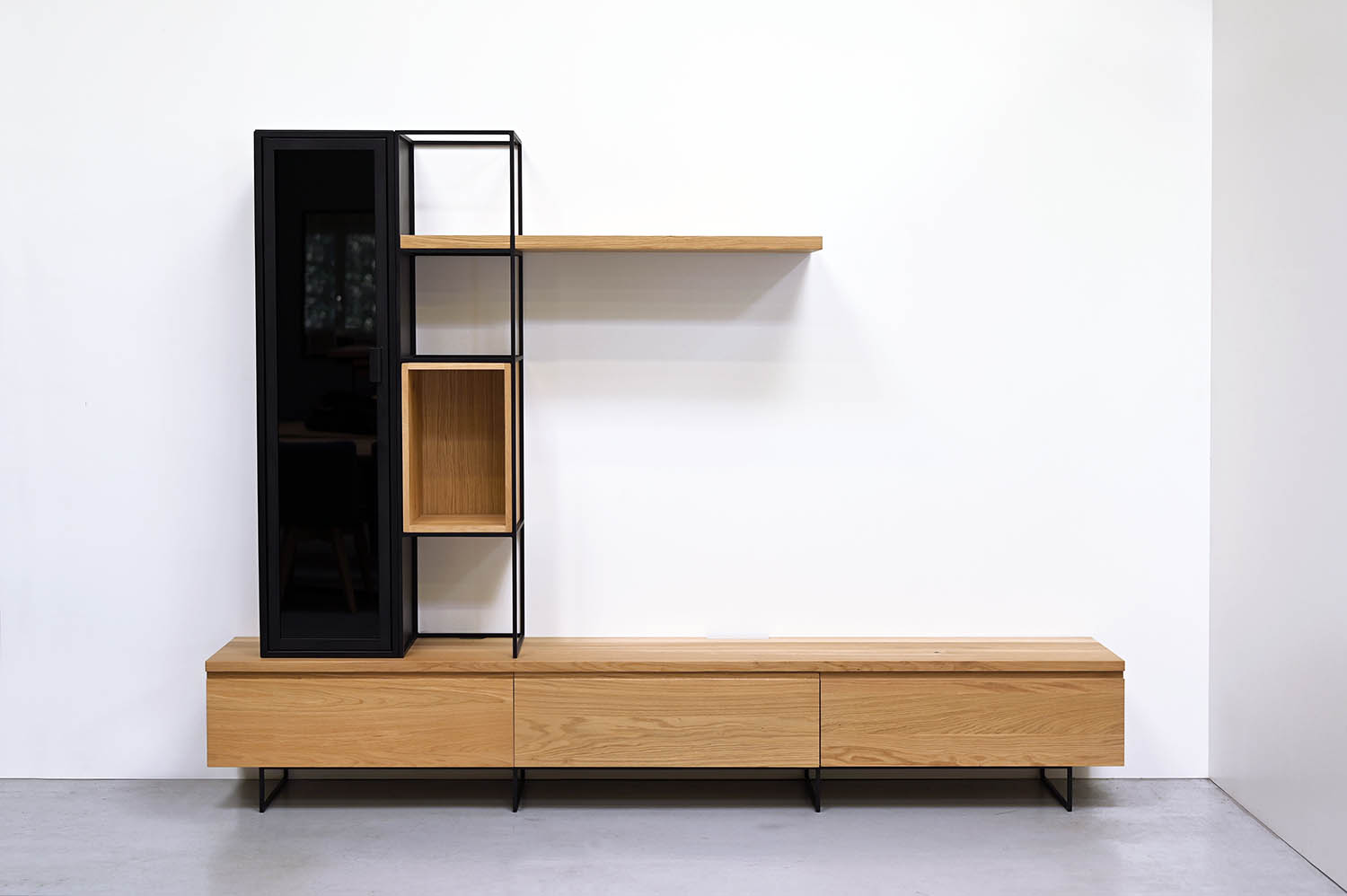 Meuble tv vitrine acier et bois massif sur mesure ARTMETA 1 compressée Meuble tv Vitrine 270 cm acier et bois massif