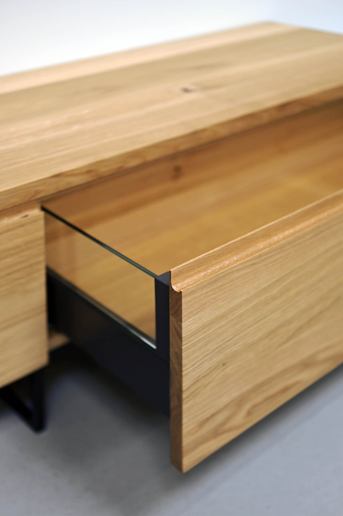 Meuble tv vitrine acier et bois massif sur mesure ARTMETA 2 compressée Meuble tv Vitrine 270 cm acier et bois massif