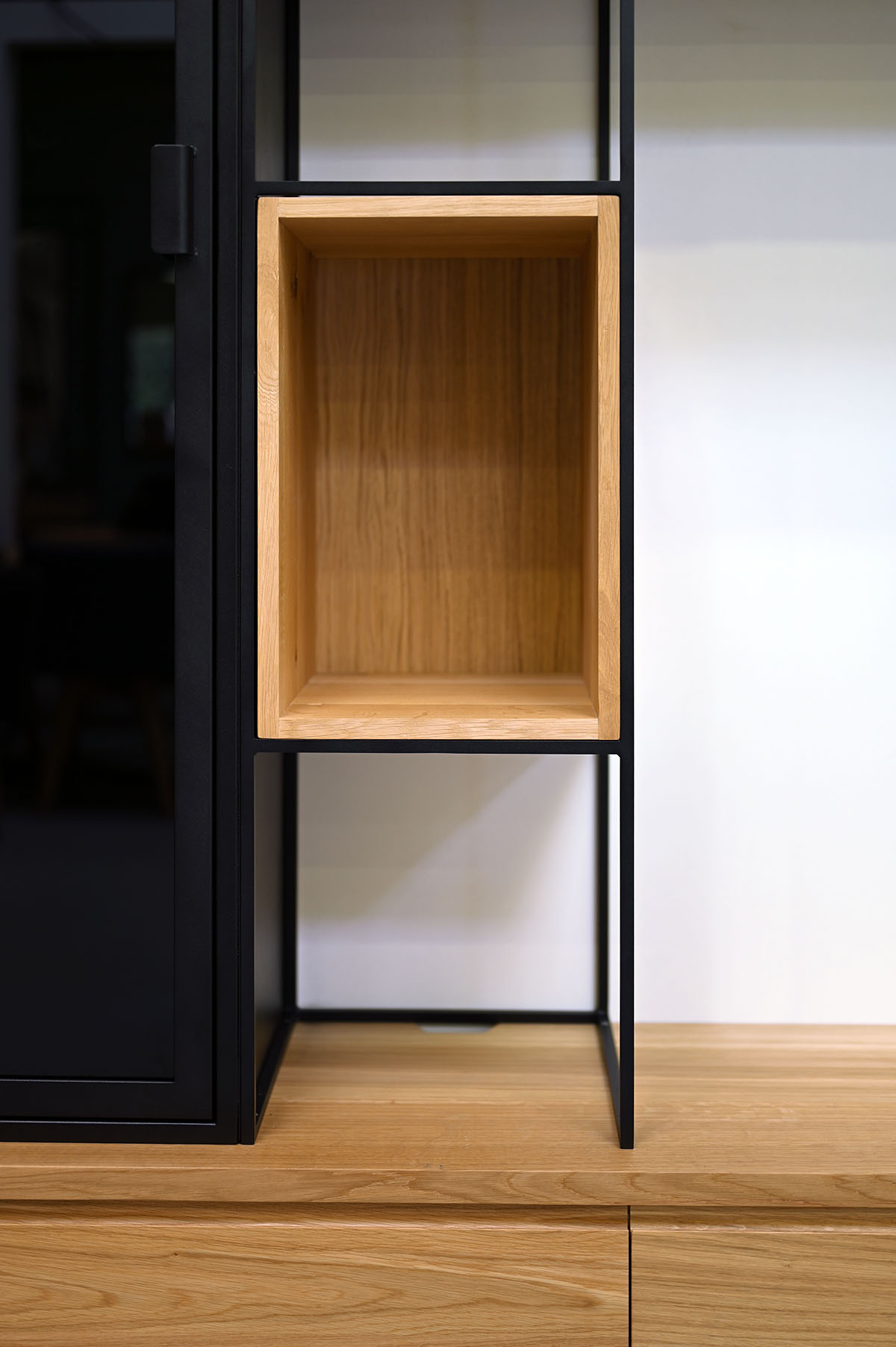 Meuble tv vitrine acier et bois massif sur mesure ARTMETA 5 compressée Meuble tv Vitrine 270 cm acier et bois massif