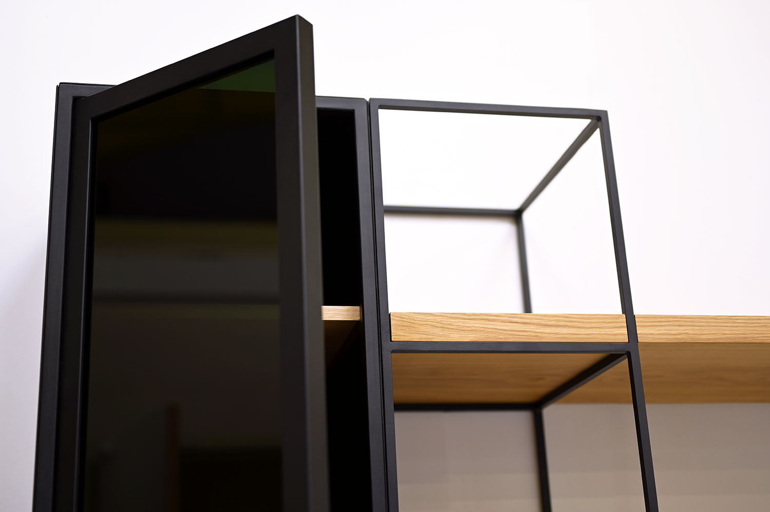 Meuble tv vitrine acier et bois massif sur mesure ARTMETA 6 compressée Meuble tv Vitrine 270 cm acier et bois massif