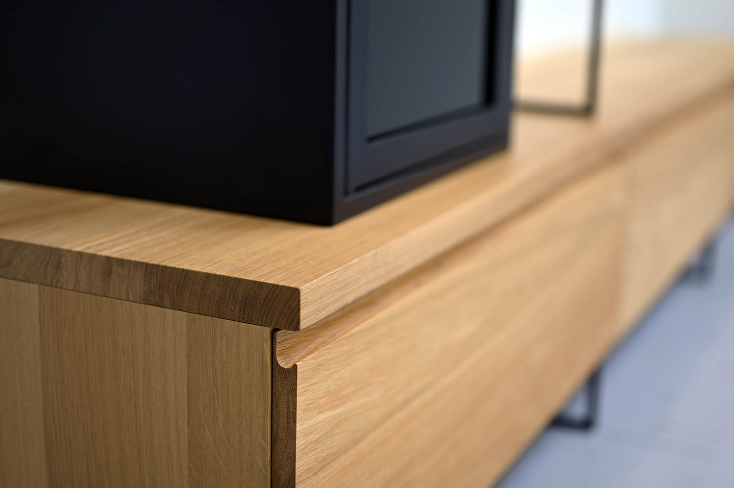 Meuble tv vitrine acier et bois massif sur mesure ARTMETA 8 compressée Meuble tv Vitrine 270 cm acier et bois massif